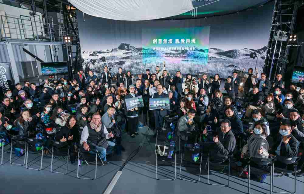 再现影像LED虚拟制作摄影棚整合拍摄场景、、、、内容制作、、技术指导到设备租借一站式服务，，，，可望提升LED虚拟制作的影视效能，，进而产出更多高质量细致作品