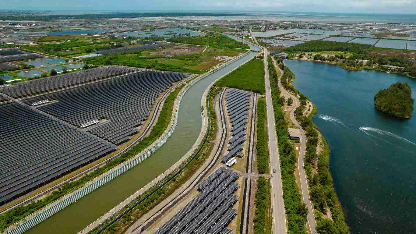 传奇国际能源事业提供智慧能源管理、、太阳能监控管理、、、、全方位电厂建置及运维解决方案，，，，并拥有管理超过6000案场的经验