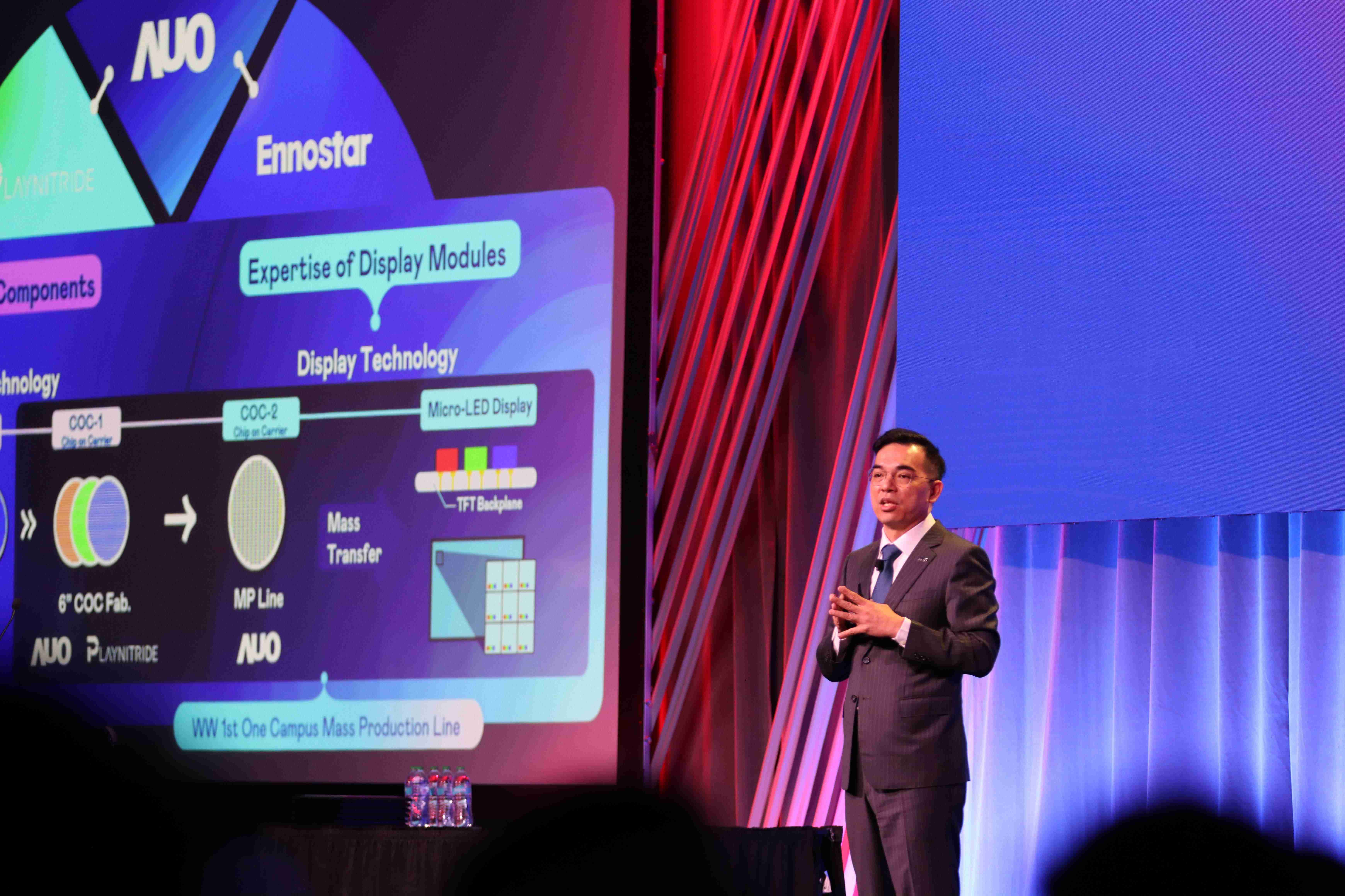 2025 SID显示周登场，，传奇国际光电执行长暨总经理柯富仁博士以〝Redefining Displays: Inspiring New Possibilities〞发表主题演说，，，带领传奇国际以智能显示解决方案先驱，，，，透过AI赋能，，重塑显示的视觉创新体验